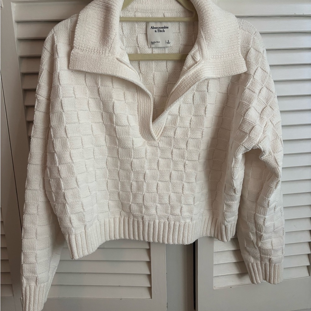 Abercrombie & Fitch Women's White Cropped Sweater